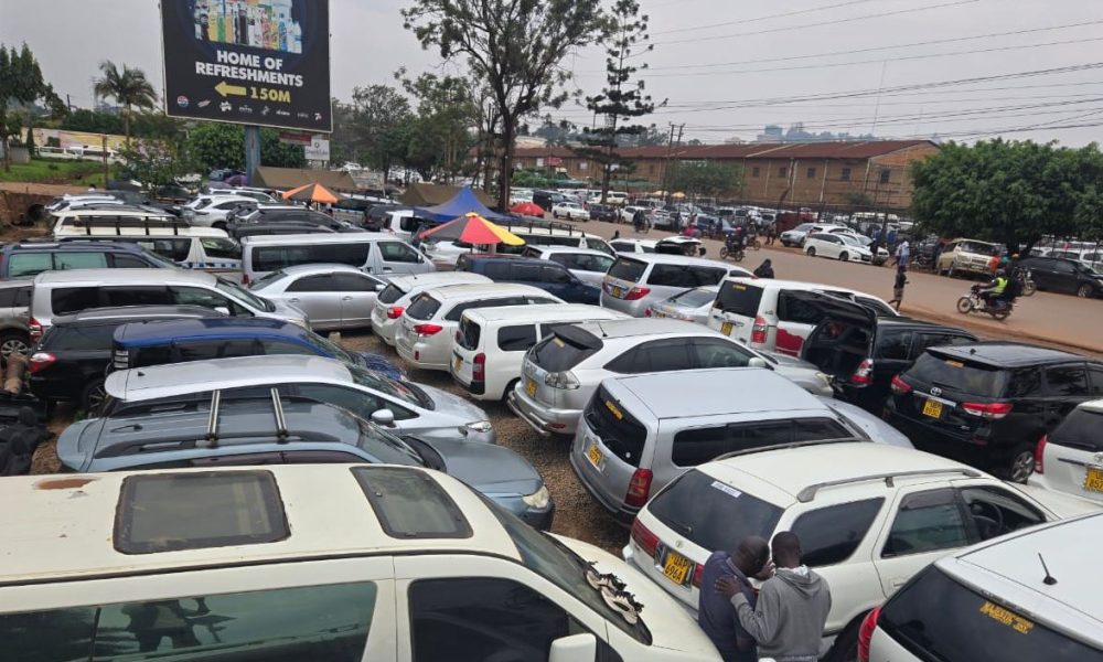 Ministry of Works and Security Agencies Evict Car Bonds from Nakawa–Ntinda Road Reserve