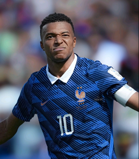 Mbappé makes World Cup history with second Golden Boot win